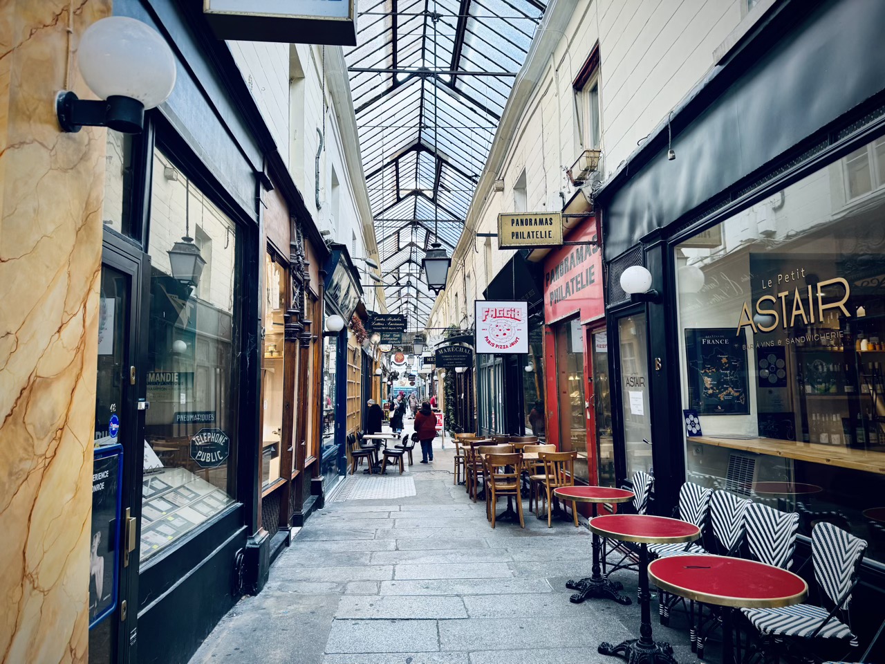 Passages couverts de Paris (a “covered passage”)
